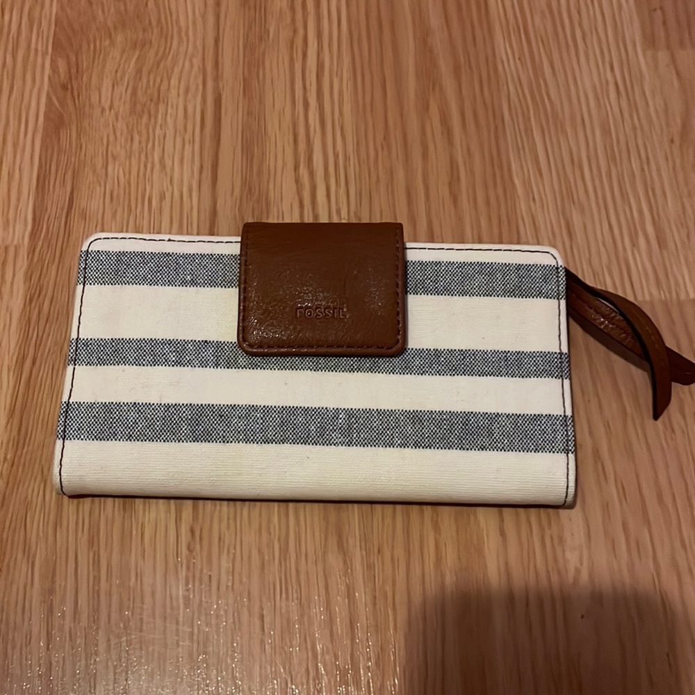 Fossil wallet